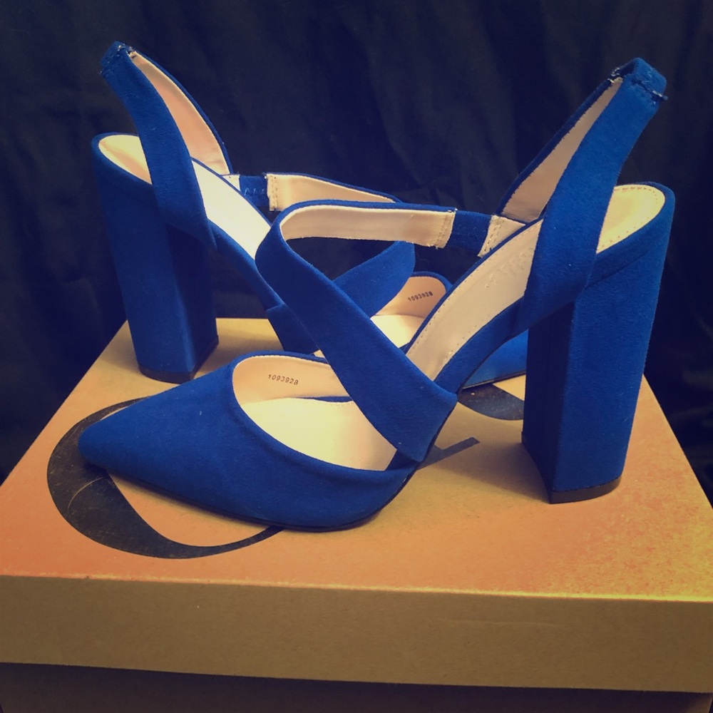 Size 7 Cobalt Blue heels. - Picture 1 of 2